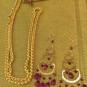 Gold plated necklace with earrings Ring and hair accessories.